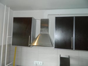 Установка вытяжки на кухне в Мурино