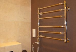 Установка электрического полотенцесушителя в ванной в Мурино