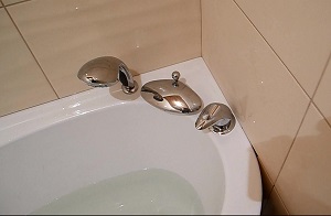 Установка смесителя на ванну в Мурино